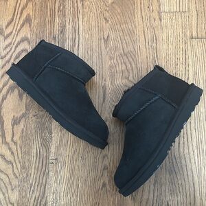 Kids Classic Ultra Mini Uggs size 2